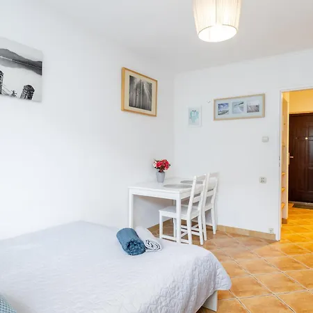 Cinnamon Metro Swietokrzyska * Varsó