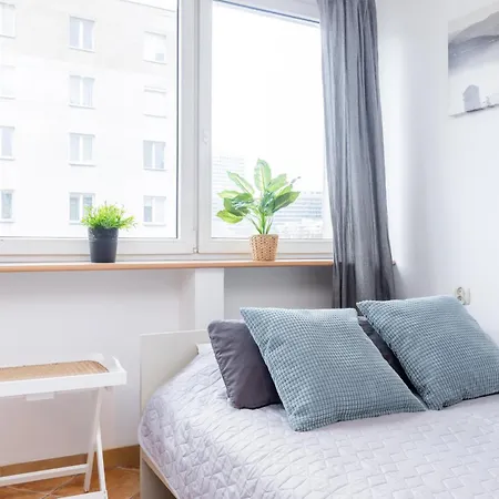 Cinnamon Metro Swietokrzyska Warsaw