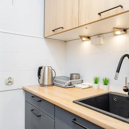 Cinnamon Metro Swietokrzyska Warsaw