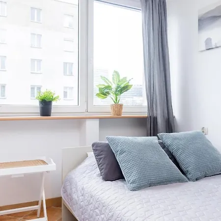 Cinnamon Metro Swietokrzyska *